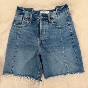 Abercrombie & Fitch Medium Wash Blue High Rise 7 Inch Dad Shorts